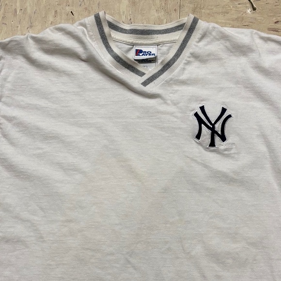 Vintage New York Yankees V-Neck Tee – White – Majestic Athletic – Official MLB L - Picture 3 of 4
